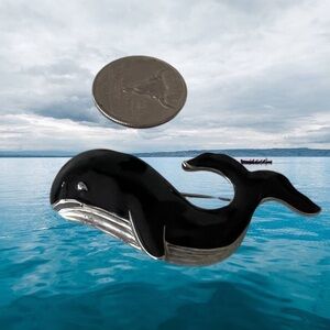 Vintage TRIFARI whale brooch in shiny black enamel and silver tone metal signed